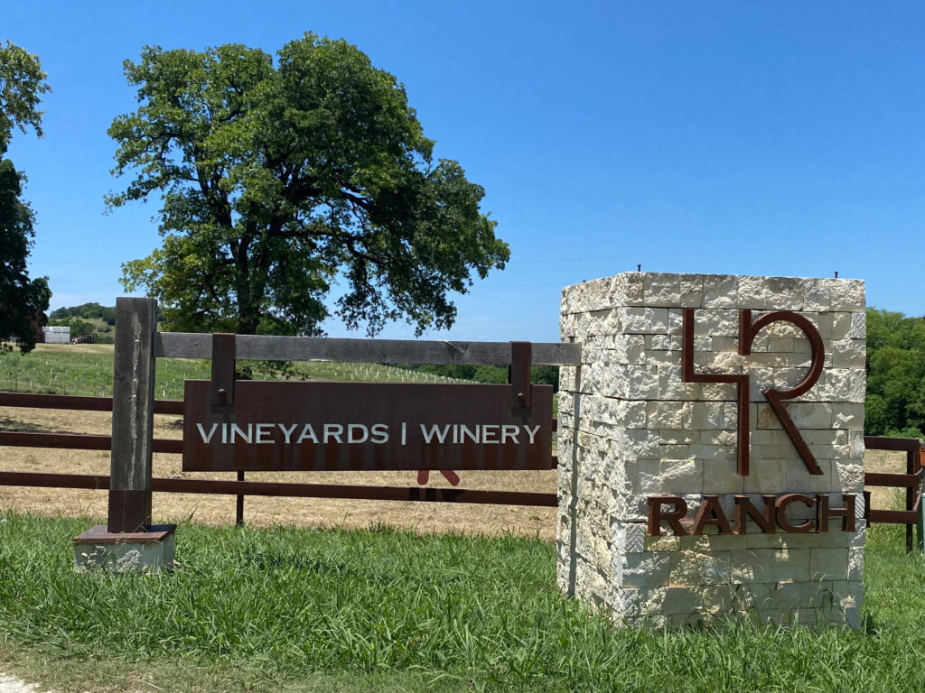 4R winery sign